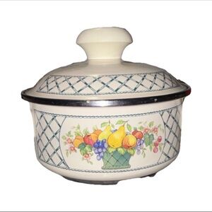 Villeroy & Boch Cream Casserole Dish with Fruit Design